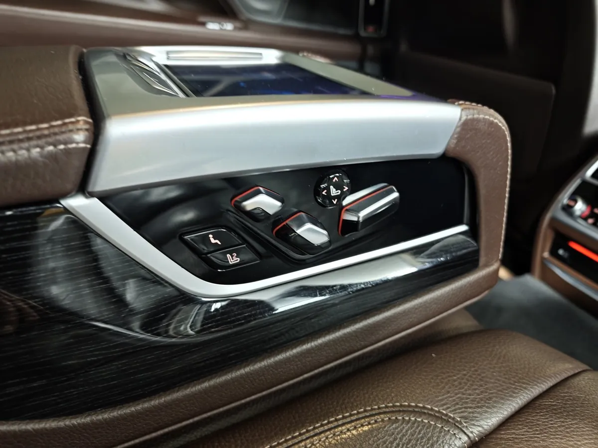 BMW 7 серия 730Ld xDrive Steptronic (249 л.с.) Base Локальная сборка Черный в АВИЛОН. Слайд №22