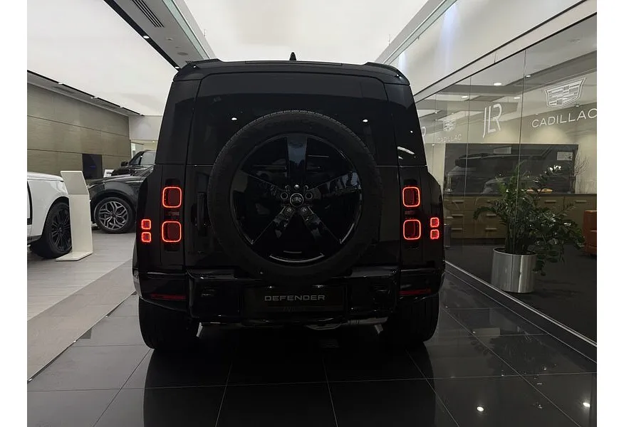 Land Rover Defender 3.0D AT (300 л.с.) HSE Черный в АВИЛОН. Слайд №2
