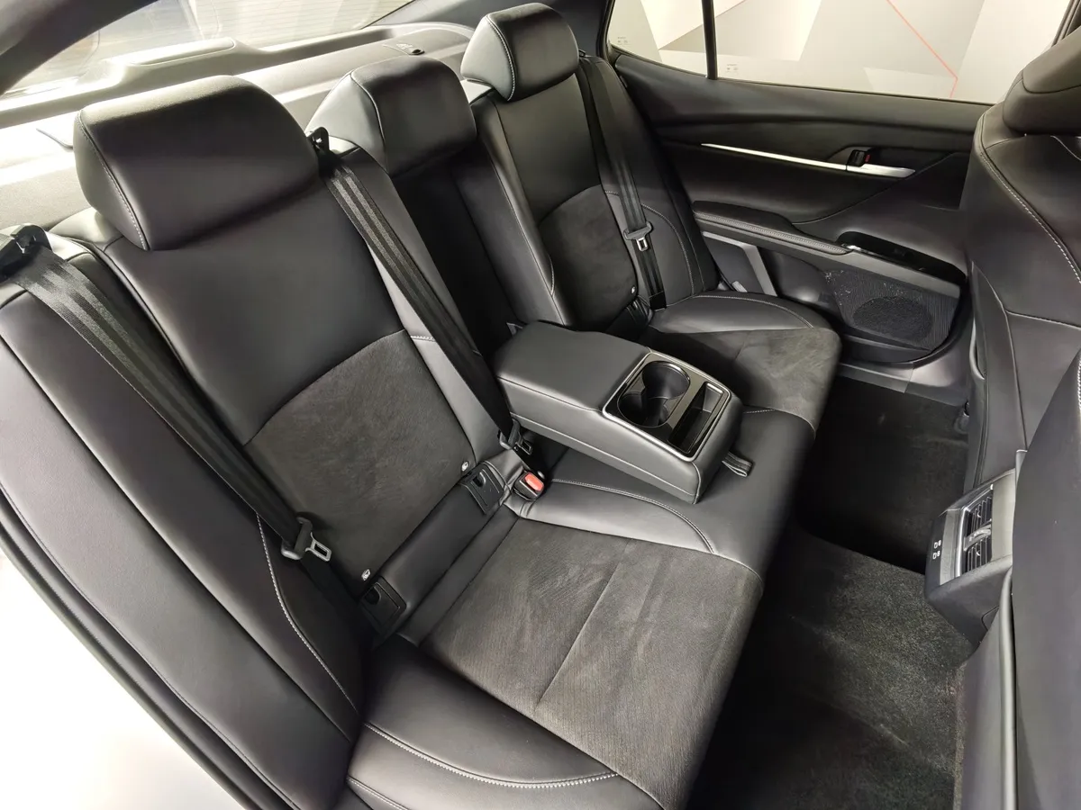 Toyota Camry 2.0 AT (173 л.с.) Sport Белый в АВИЛОН. Слайд №17