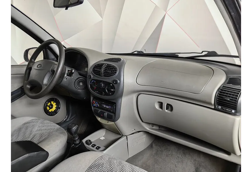 ВАЗ (Lada) Kalina 1.4 MT 16 кл (Евро-3) (89 л.с.) Серебристый в АВИЛОН. Слайд №11