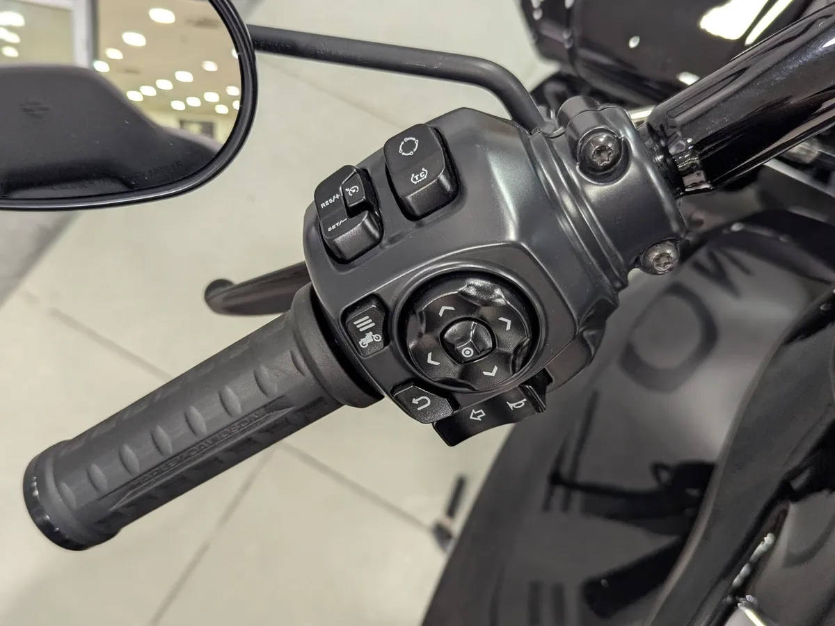 Harley-Davidson Road Glide 1923 Road Glide 1923 Черный в АВИЛОН. Слайд №10
