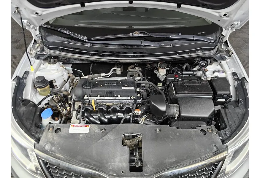 Kia Rio 1.6 AT (123 л.с.) Luxe Серебристый в АВИЛОН. Слайд №11