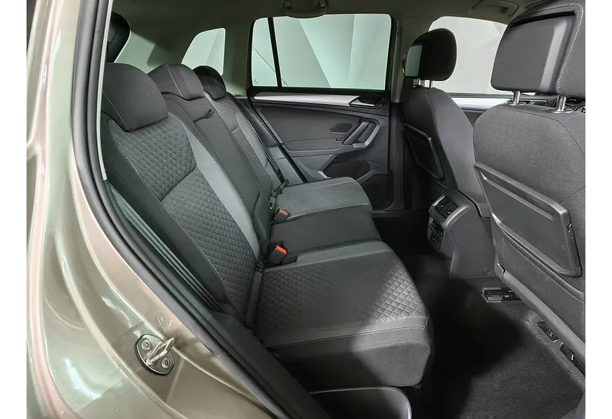 Volkswagen Tiguan 1.4 TSI 4Motion DSG (150 л.с.) Comfortline Бежевый в АВИЛОН. Слайд №13