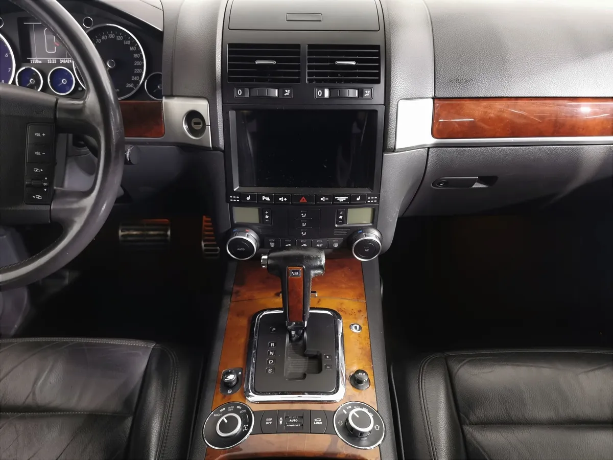 Volkswagen Touareg 3.2 Tiptronic (220 л.с.) Черный в АВИЛОН. Слайд №14