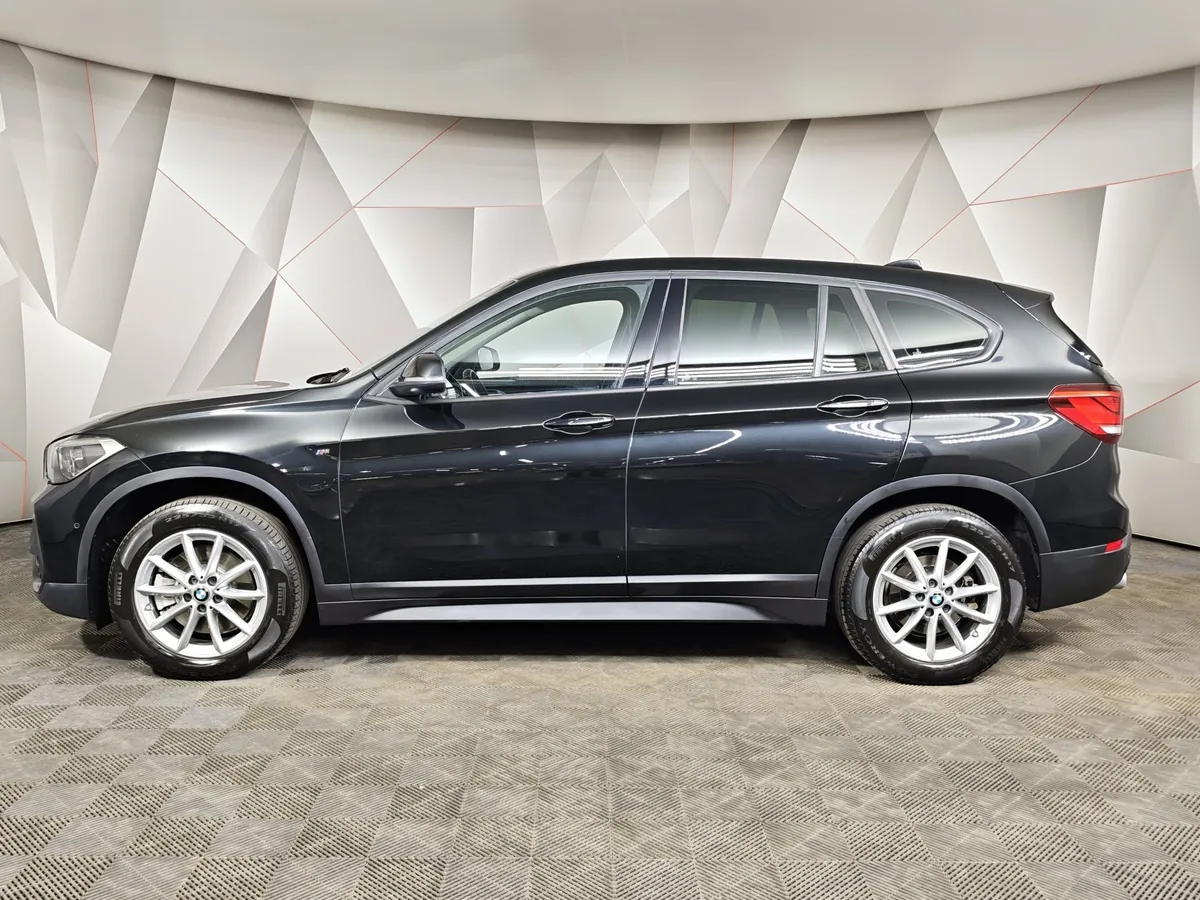 BMW X1 20i xDrive Steptronic AT (192 л.с.) Черный в АВИЛОН. Слайд №5