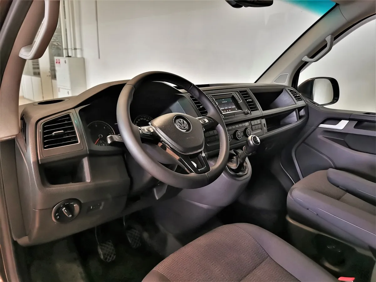 Volkswagen Caravelle 2.0 TDI MT L1 (140 л.с.) Comfortline Коричневый в АВИЛОН. Слайд №18