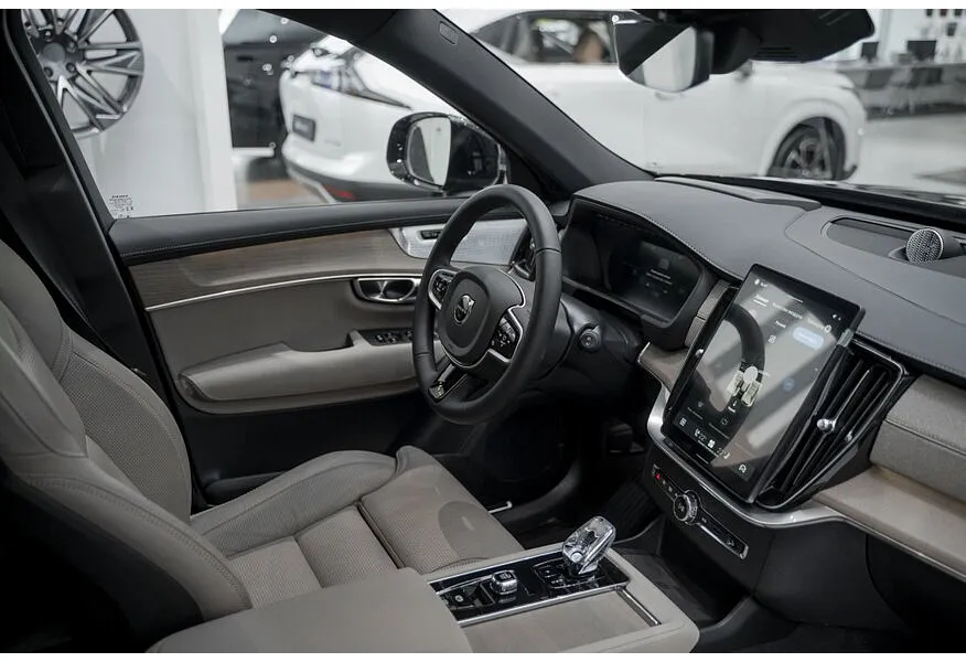 Volvo XC90 2.0 T8 plug-inhybrid AT AWD (7 мест) (455 л.с.) Ultra Bright Черный в АВИЛОН. Слайд №5