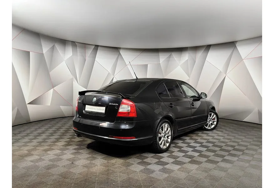Skoda Octavia 2.0 TSI DSG (200 л.с.) RS Черный в АВИЛОН. Слайд №2
