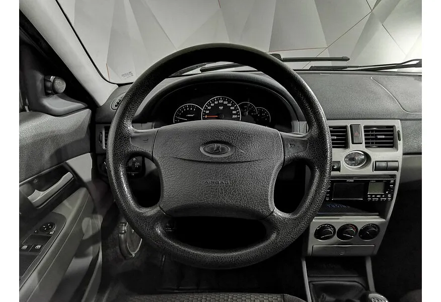 ВАЗ (Lada) Priora 1.6 MT 16 кл (Евро-4) (98 л.с.) Серебристый в АВИЛОН. Слайд №20