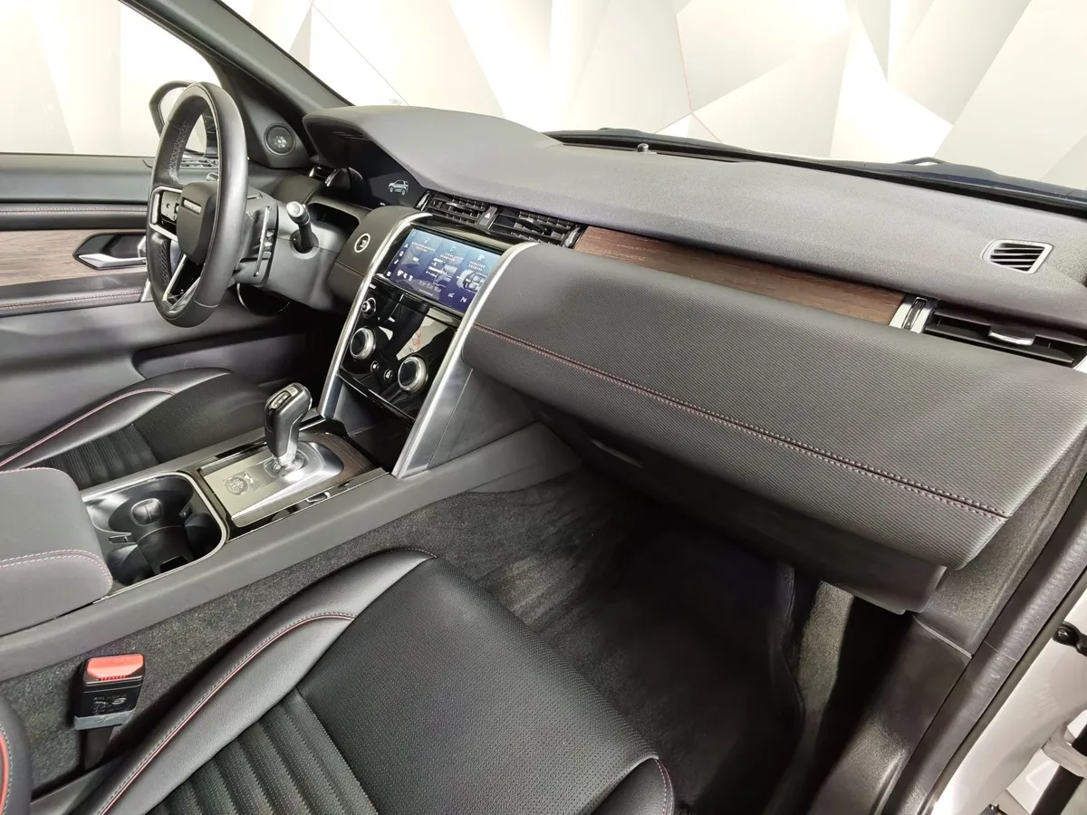 Land Rover Discovery Sport 2.0 Si4 AT AWD (249 л.с.) R-Dynamic SE Белый в АВИЛОН. Слайд №13