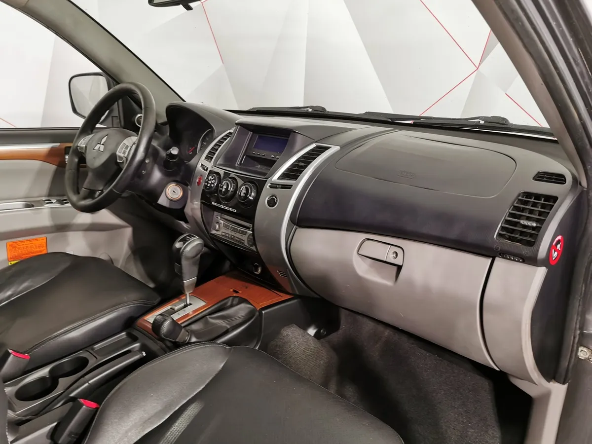 Mitsubishi Pajero Sport 3.2 DI-D MT AWD (160 л.с.) Серый в АВИЛОН. Слайд №12