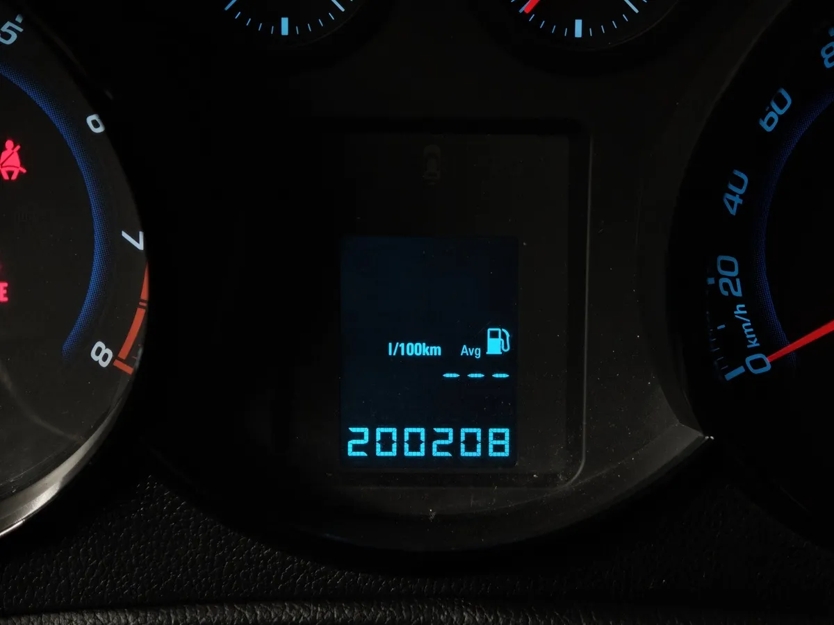 Chevrolet Cruze 1.6 MT (109 л.с.) Серебристый в АВИЛОН. Слайд №18