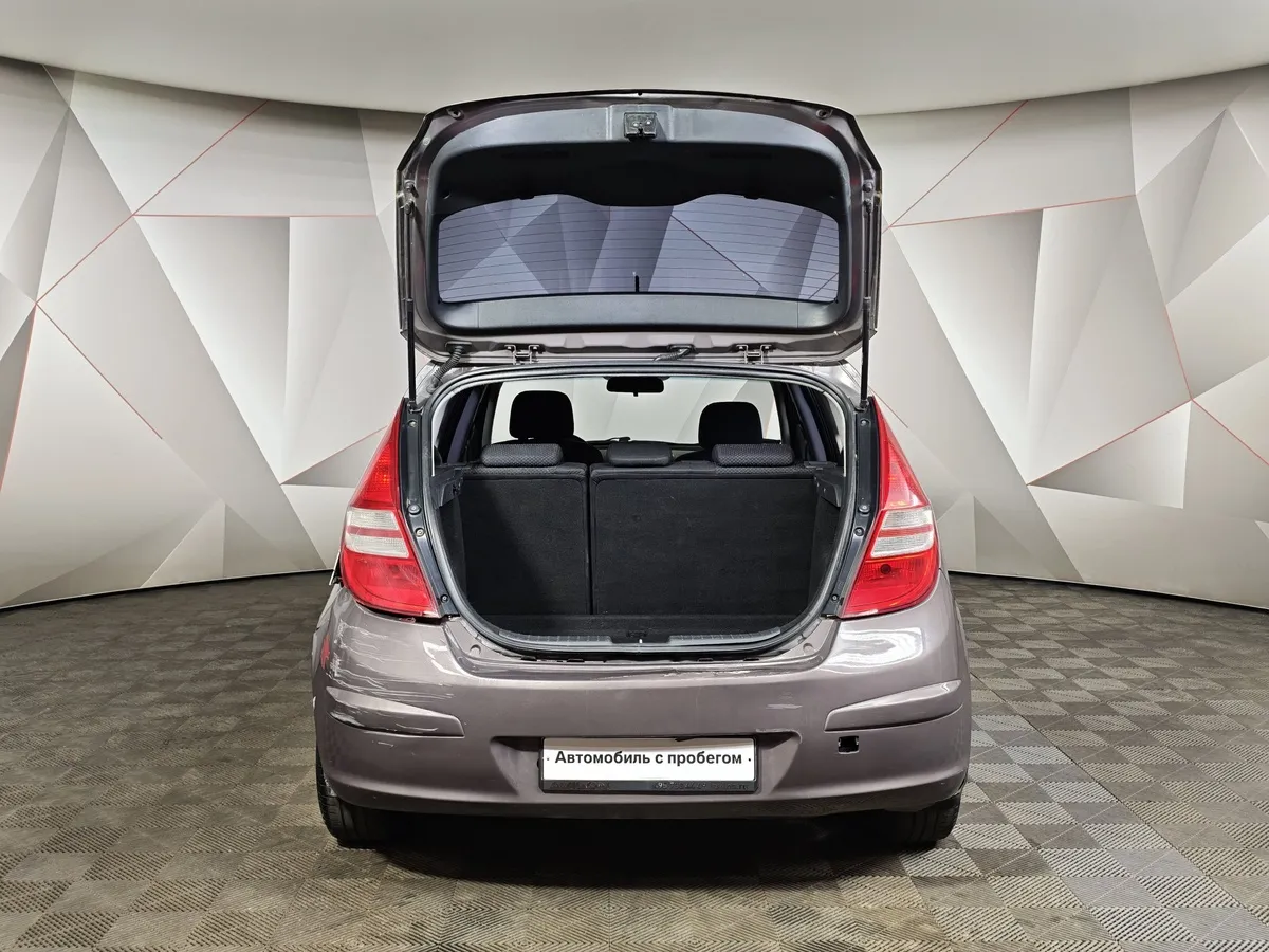 Hyundai i30 1.6 AT (126 л.с.) Коричневый в АВИЛОН. Слайд №10