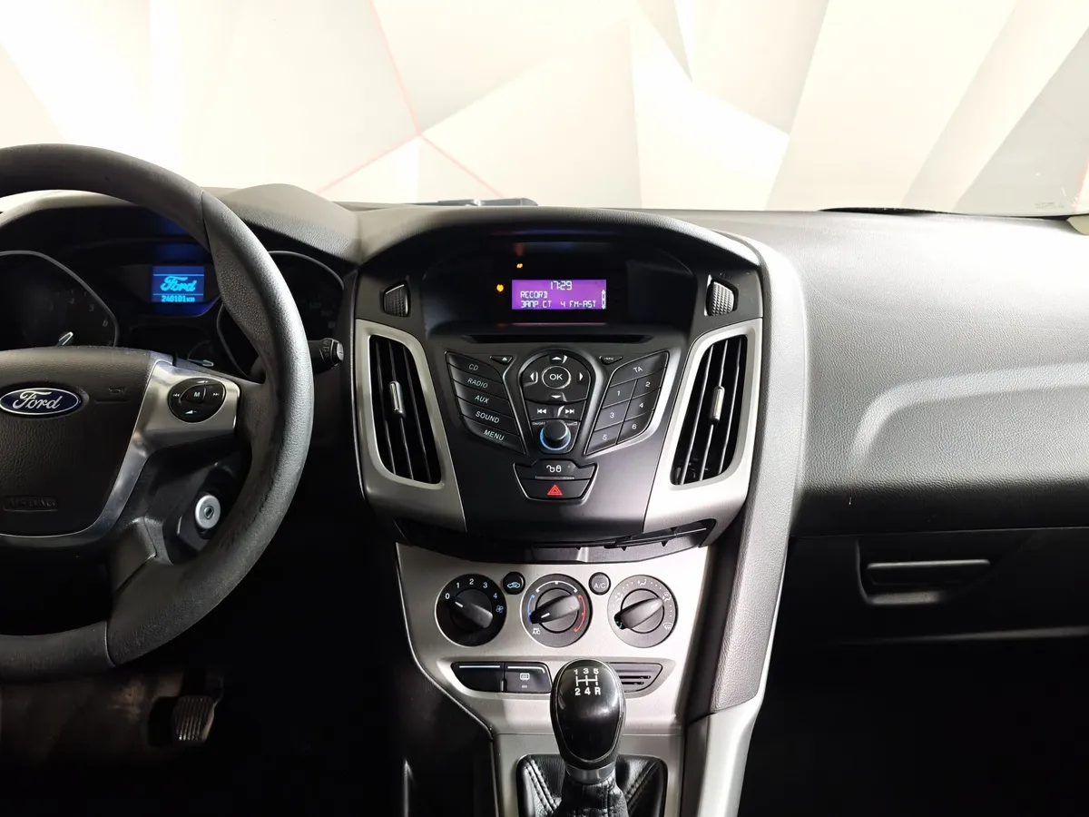Ford Focus 1.6 MT (125 л.с.) Trend Черный в АВИЛОН. Слайд №15