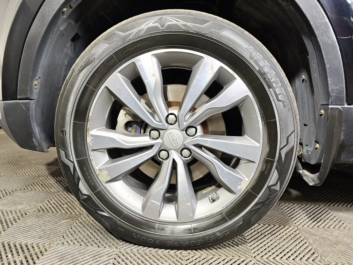 Geely Atlas 2.4 AT AWD (148 л.с.) Standard Черный в АВИЛОН. Слайд №9
