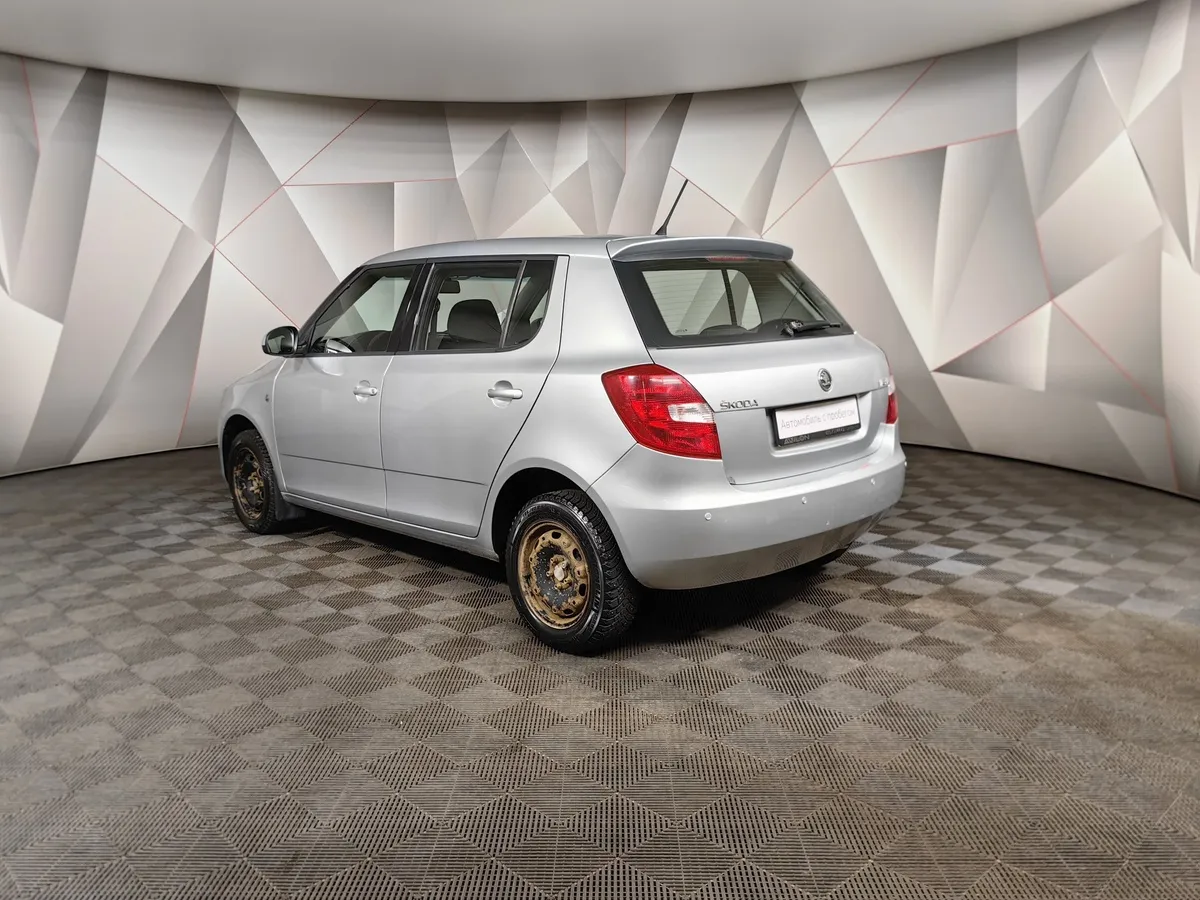 Skoda Fabia 1.6 AT (105 л.с.) Серебристый в АВИЛОН. Слайд №4