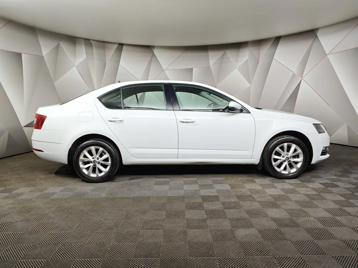 Skoda Octavia 1.6 MPI MT (110 л.с.) Белый в АВИЛОН. Слайд №6