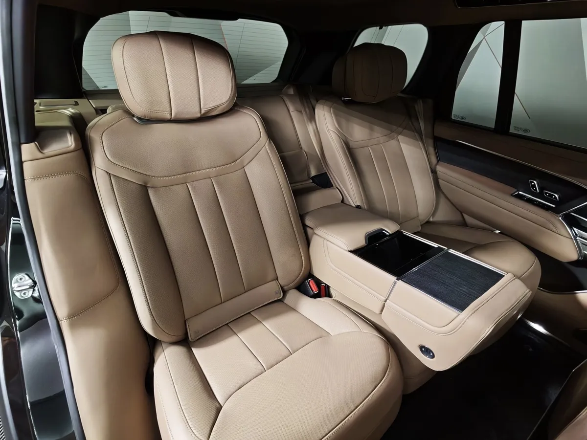 Land Rover Range Rover 4.4 P530 V8 LWB AT AWD (530 л.с.) Autobiography Черный в АВИЛОН. Слайд №17