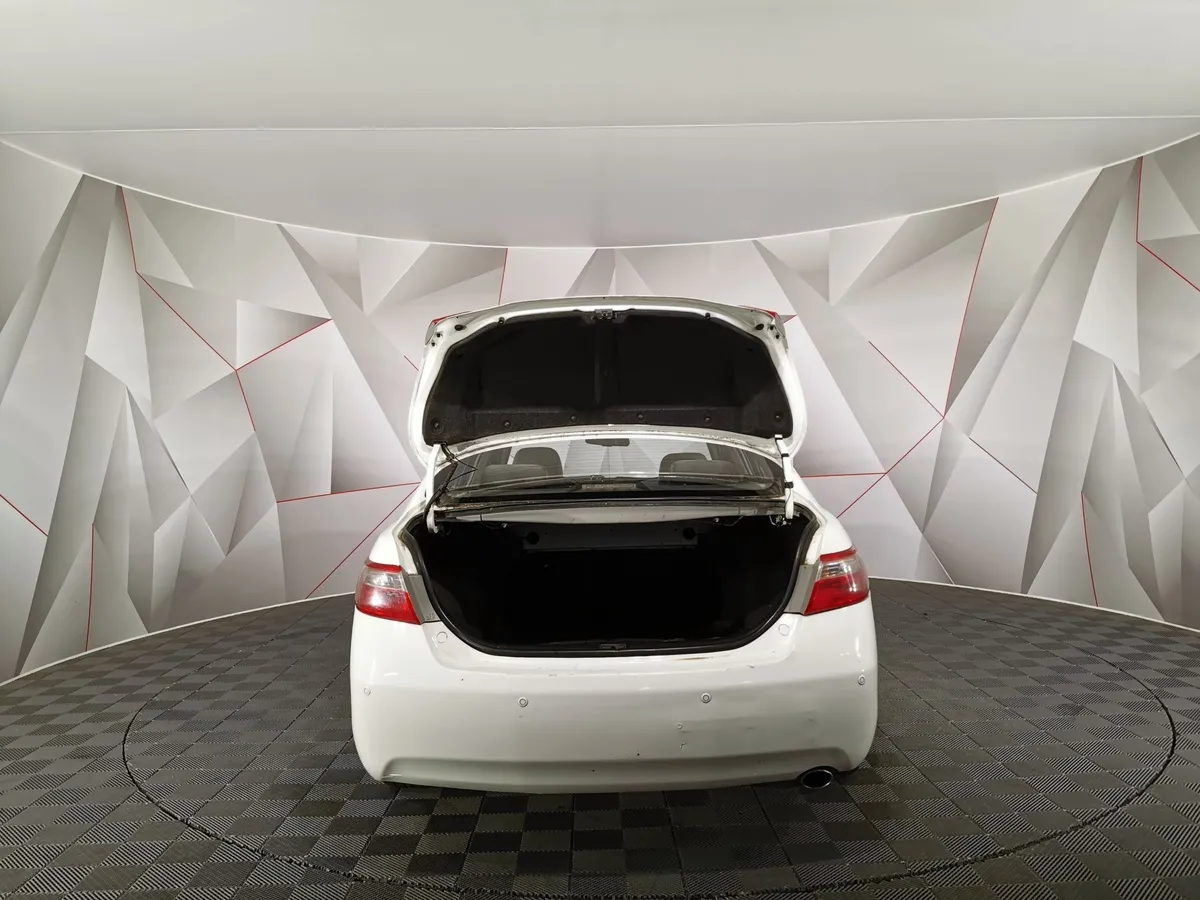 Toyota Camry 2.4 VVT-i AT (167 л.с.) Белый в АВИЛОН. Слайд №11