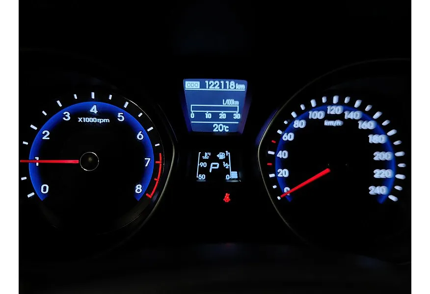 Hyundai i30 1.6 AT (126 л.с.) Черный в АВИЛОН. Слайд №18