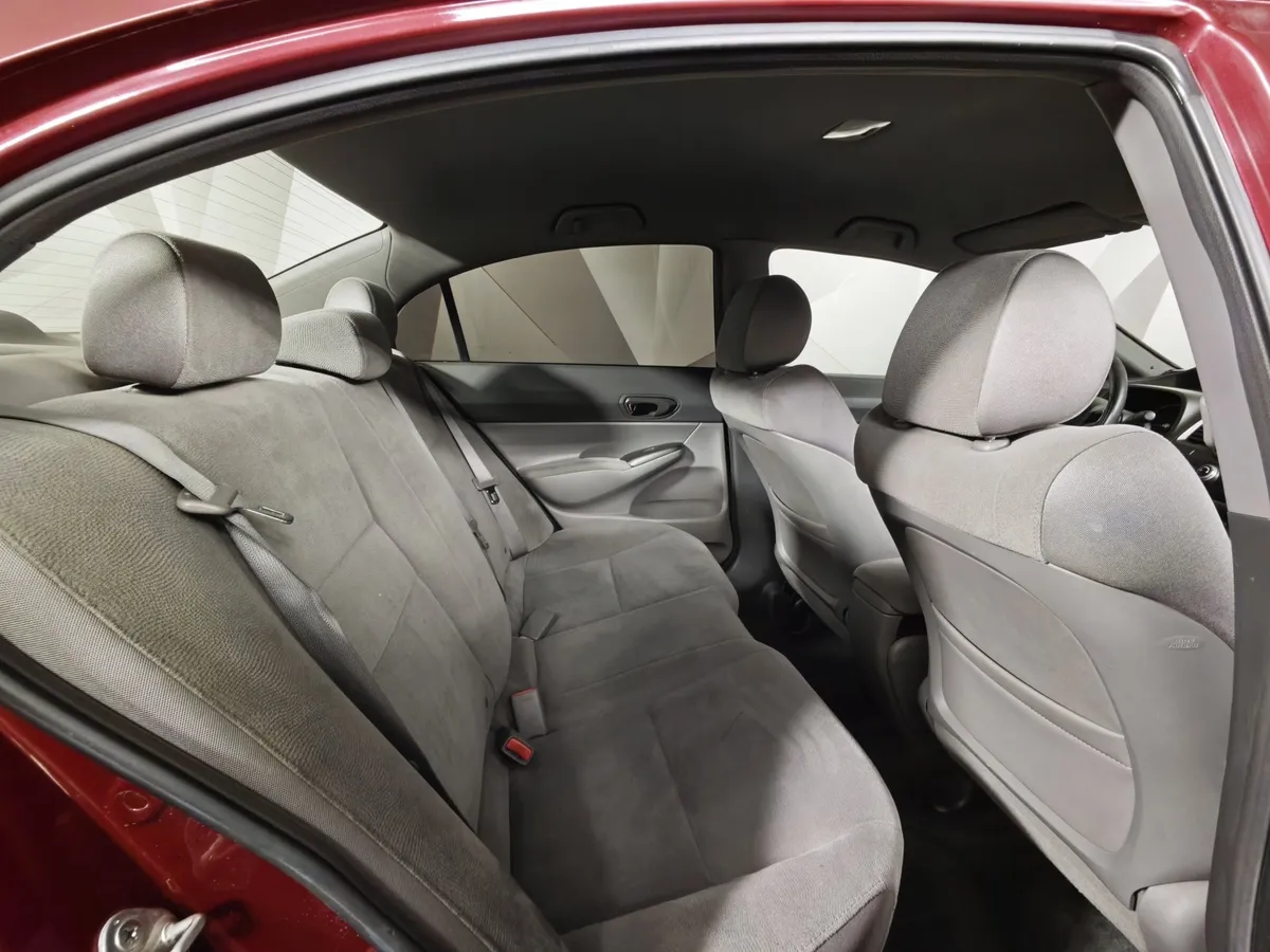 Honda Civic 1.8 AT (140 л.с.) Красный в АВИЛОН. Слайд №14