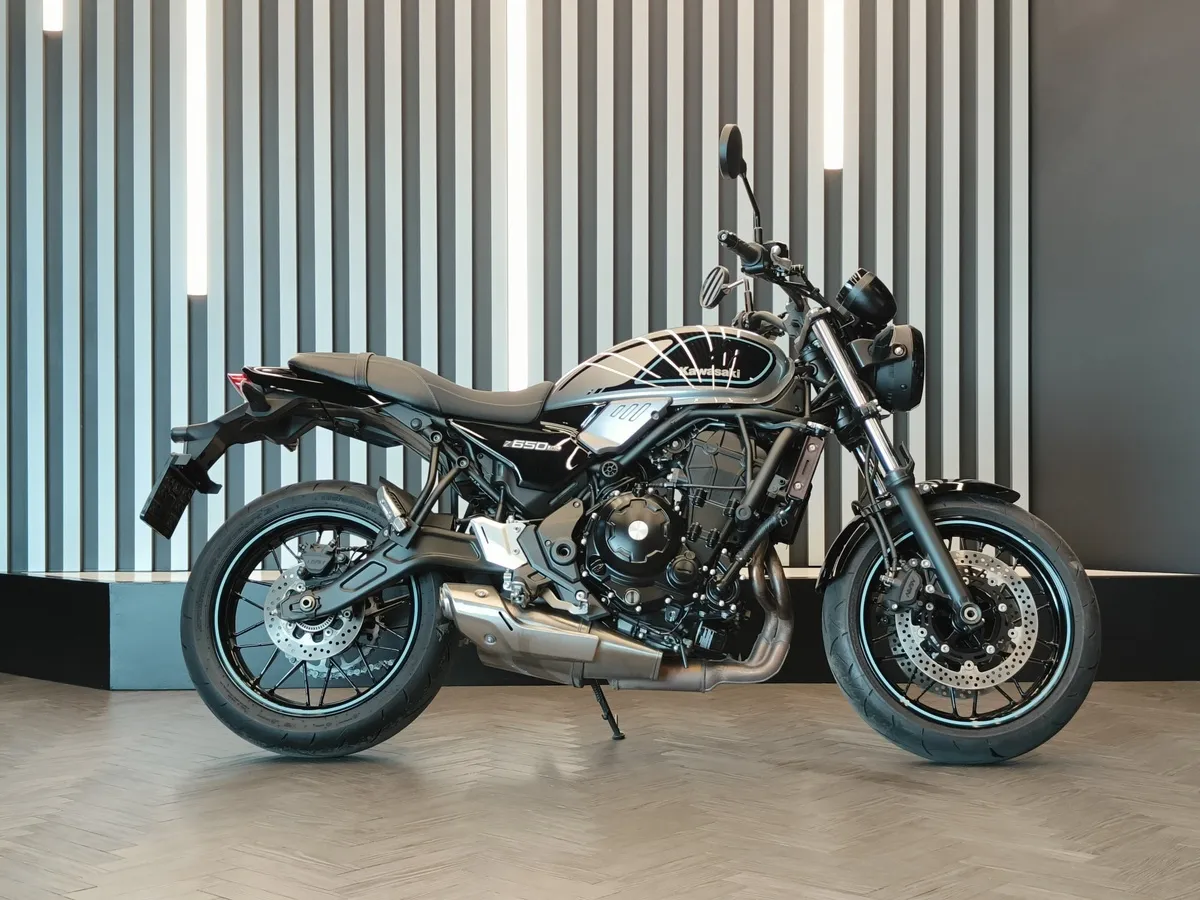 Kawasaki Z650RS 649 см³ (68 л.с.) (68) 649 Серый в АВИЛОН. Слайд №3