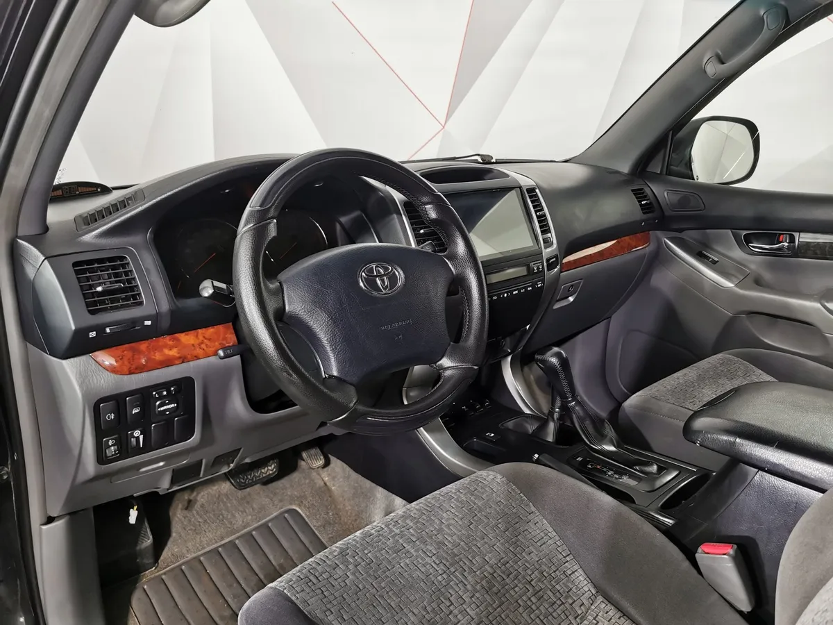 Toyota Land Cruiser Prado 4.0 AT (249 л.с.) Черный в АВИЛОН. Слайд №17