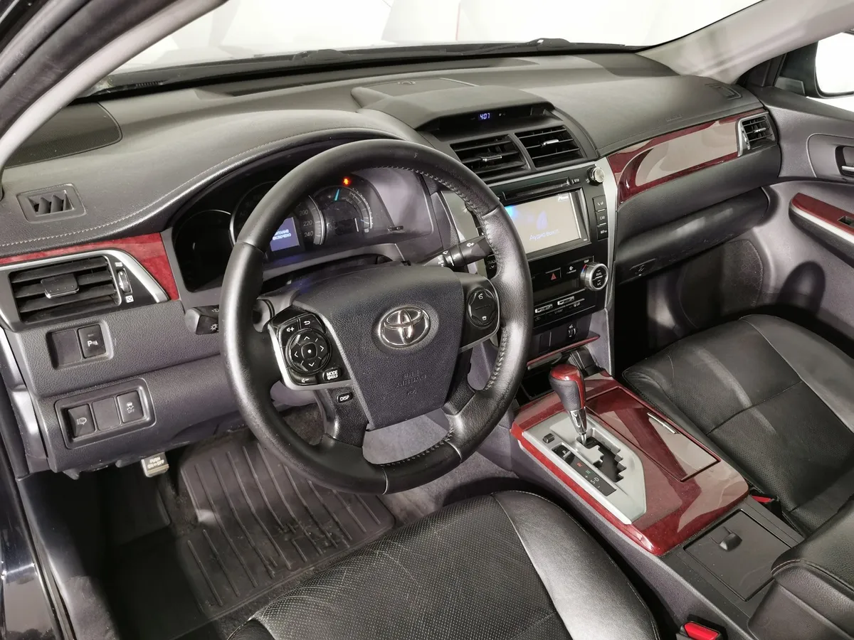 Toyota Camry 2.5 AT (181 л.с.) Черный в АВИЛОН. Слайд №18