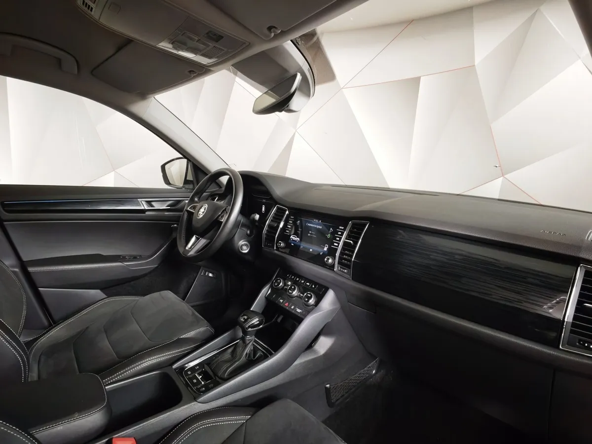 Skoda Kodiaq 2.0 TSI DSG 4X4 (180 л.с.) Белый в АВИЛОН. Слайд №13