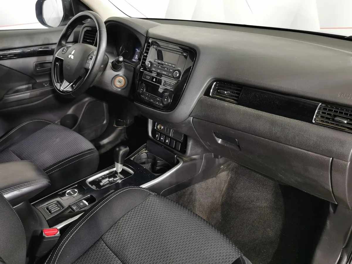 Mitsubishi Outlander 2.0 CVT 4WD (146 л.с.) Черный в АВИЛОН. Слайд №12