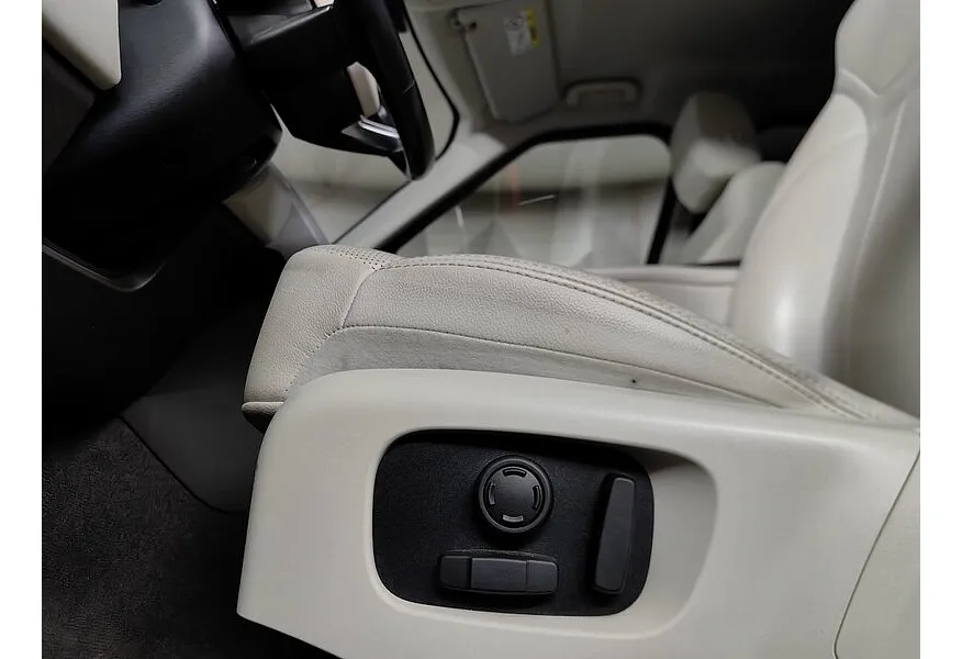 Land Rover Discovery 2.0 SD4 AT 4WD (240 л.с.) Черный в АВИЛОН. Слайд №23