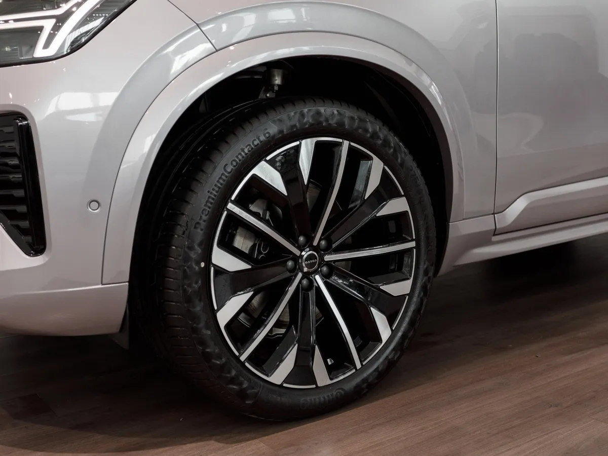 Volvo XC90 2.0 B6 mild hybrid AT AWD (7 мест) (300 л.с.) Ультра темный Серебристый в АВИЛОН. Слайд №17