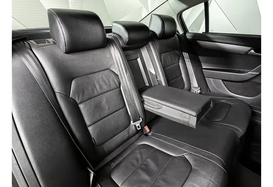 Volkswagen Passat 1.8 TSI DSG (152 л.с.) Коричневый в АВИЛОН. Слайд №17