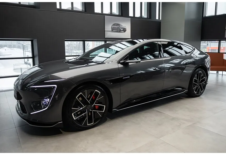 Avatr 12 AT 4WD (578 л.с.) Dual Motor Business Серый в АВИЛОН. Слайд №1