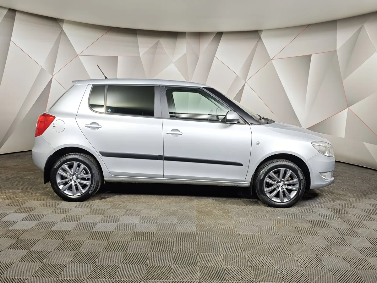 Skoda Fabia 1.6 AT (105 л.с.) Серебристый в АВИЛОН. Слайд №6