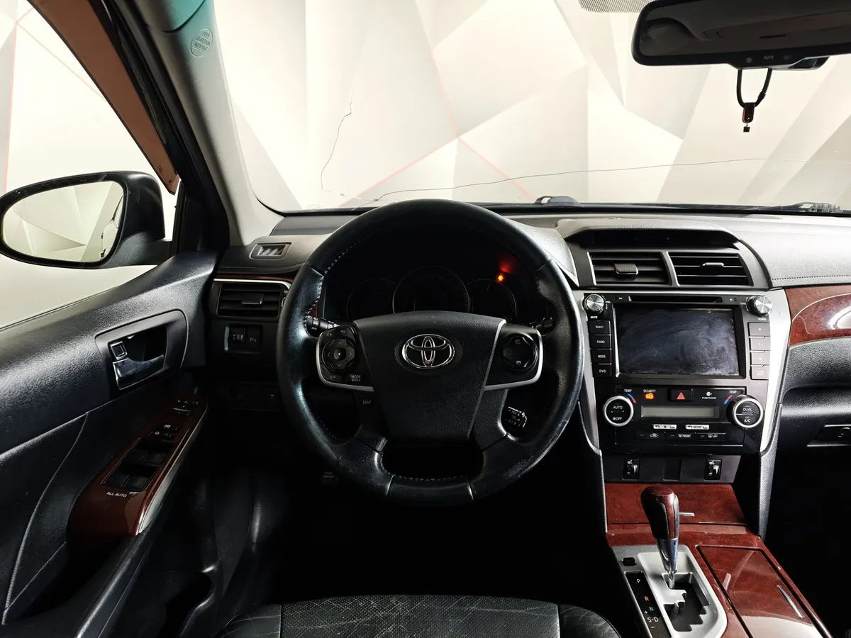 Toyota Camry 2.5 AT (181 л.с.) Стандарт Черный в АВИЛОН. Слайд №19