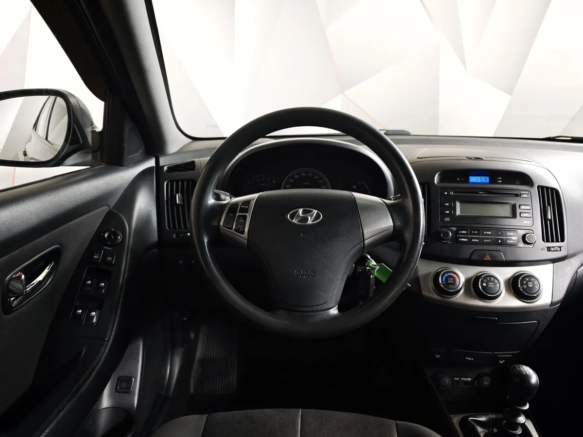 Hyundai Elantra 1.6 MT (105 л.с.) Черный в АВИЛОН. Слайд №18