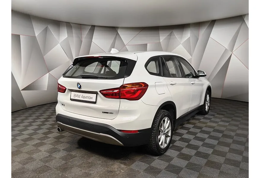 BMW X1 18i sDrive AT (136 л.с.) Белый в АВИЛОН. Слайд №2