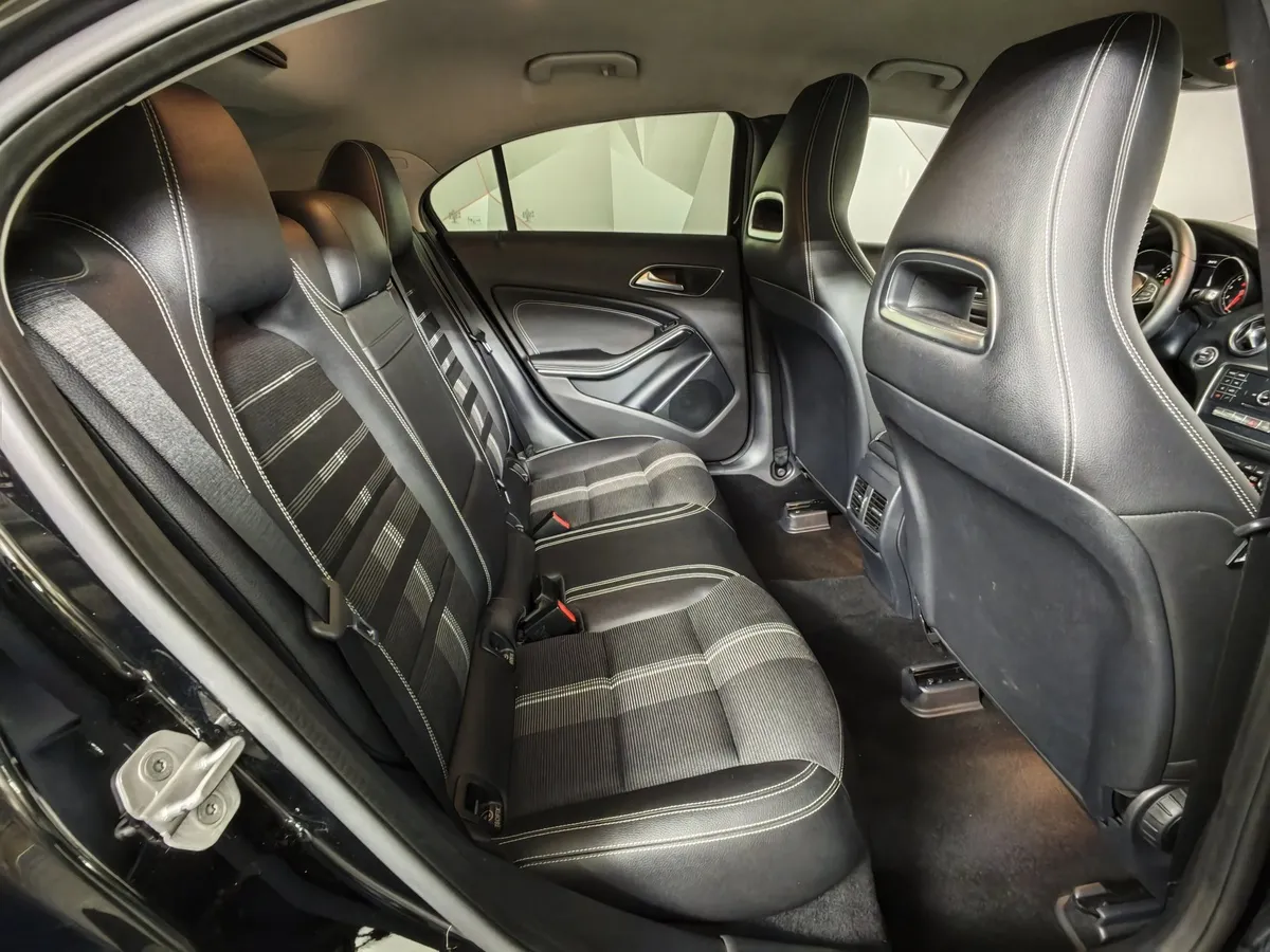 Mercedes-Benz A-Класс A 180 7G-DCT (122 л.с.) Особая серия Черный в АВИЛОН. Слайд №16