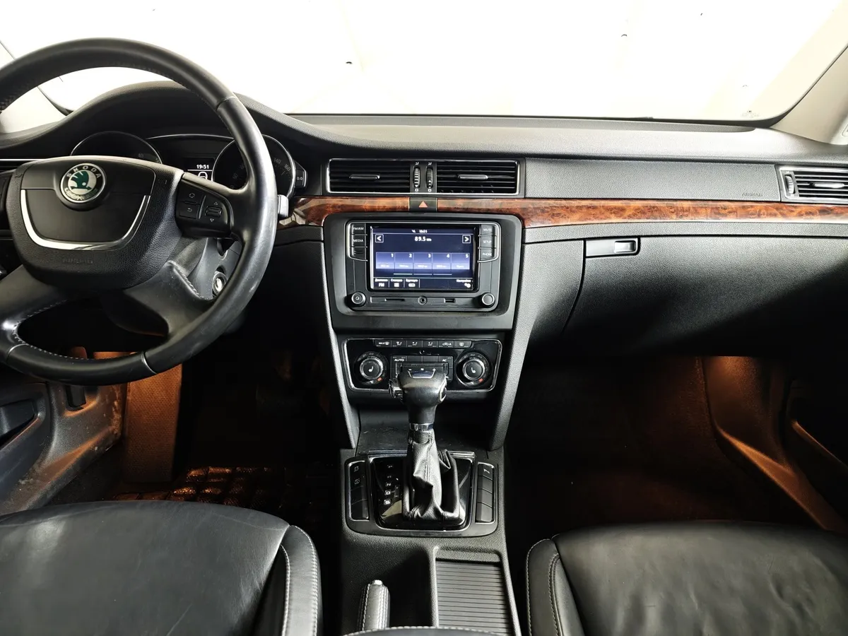 Skoda Superb 1.8 TSI AT (152 л.с.) Бежевый в АВИЛОН. Слайд №14