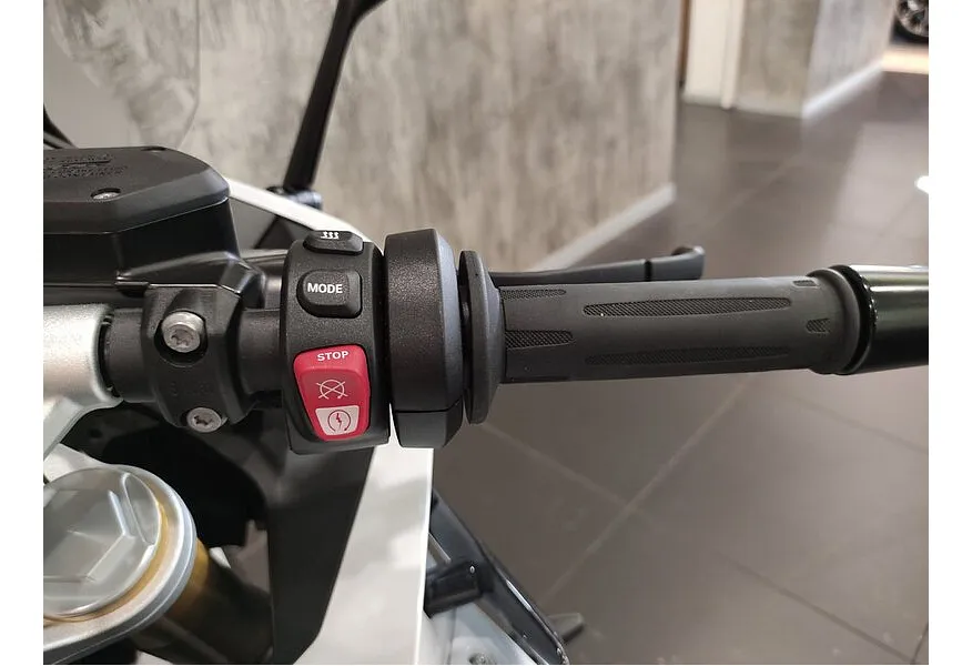 BMW Motorrad R 1250 RS R 1250 RS 1254 см³ (136) 1254 Белый в АВИЛОН. Слайд №8