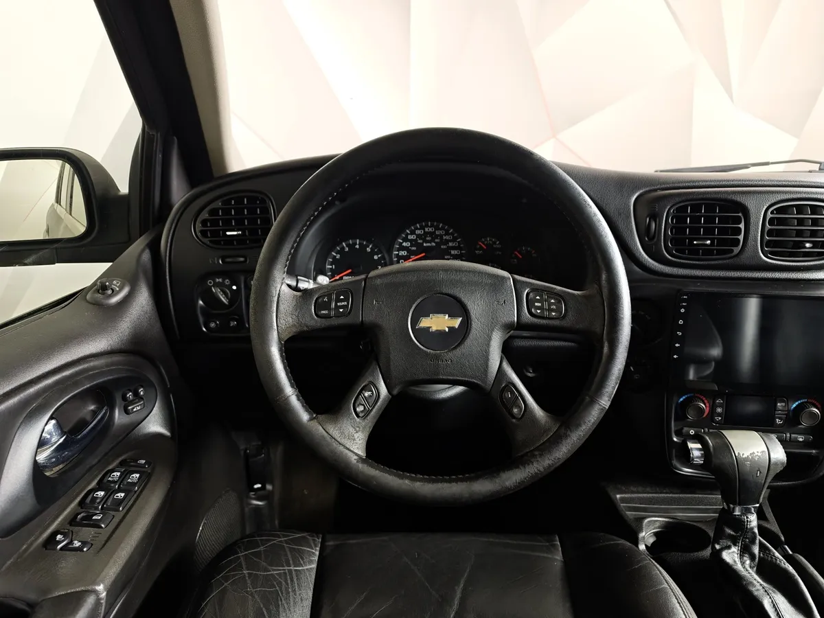 Chevrolet TrailBlazer 4.2 AT 4WD (275 л.с.) Серый в АВИЛОН. Слайд №18