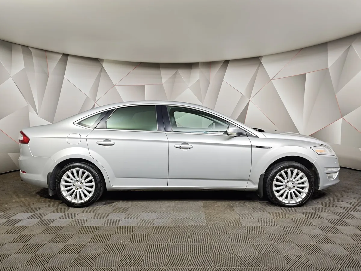 Ford Mondeo 2.0 EcoBoost PowerShift (200 л.с.) Titanium Серебристый в АВИЛОН. Слайд №6