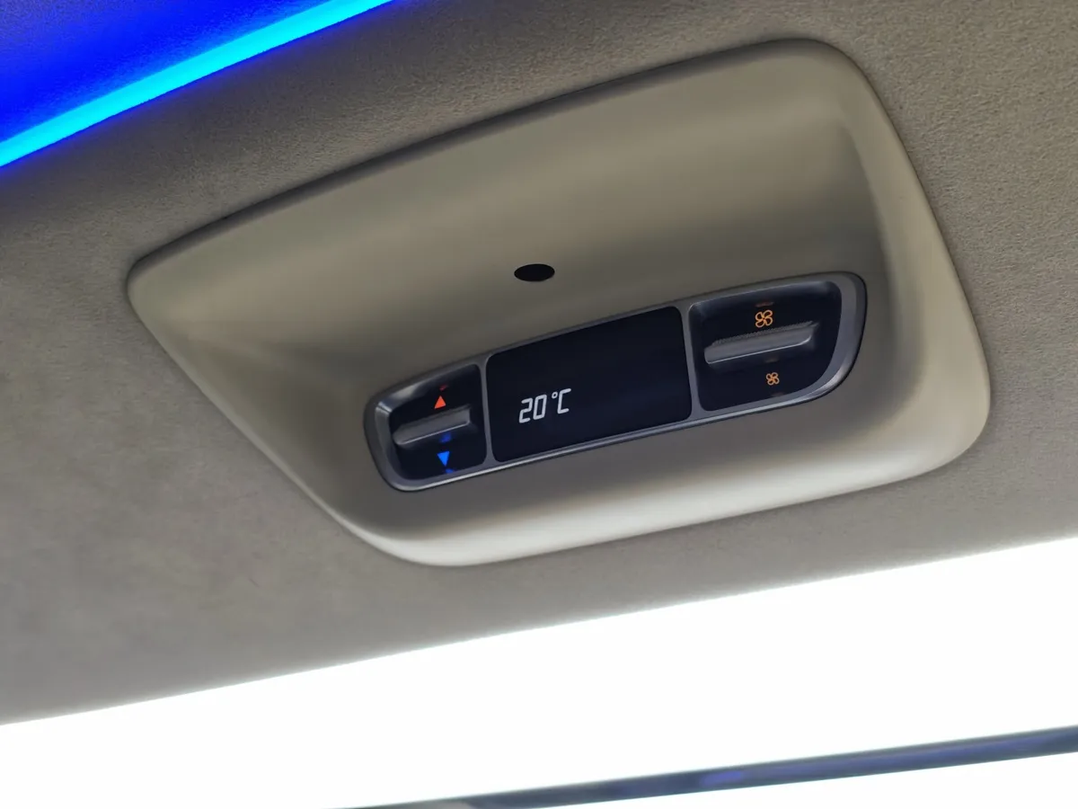 Mercedes-Benz V-Класс V 250 BlueTEC 7G-Tronic Plus 4x4 (190 л.с.) Черный в АВИЛОН. Слайд №25