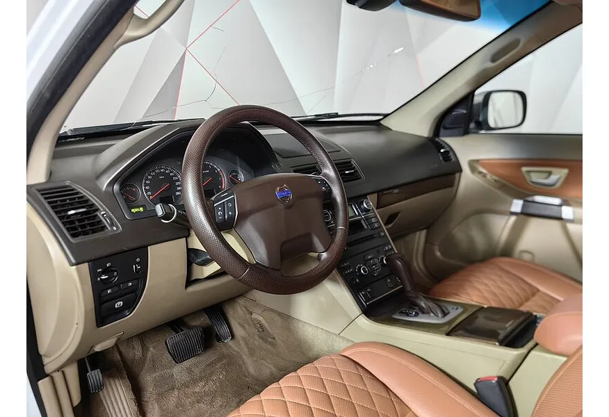 Volvo XC90 2.5 T5 Geartronic AWD (5 мест) (210 л.с.) Белый в АВИЛОН. Слайд №19