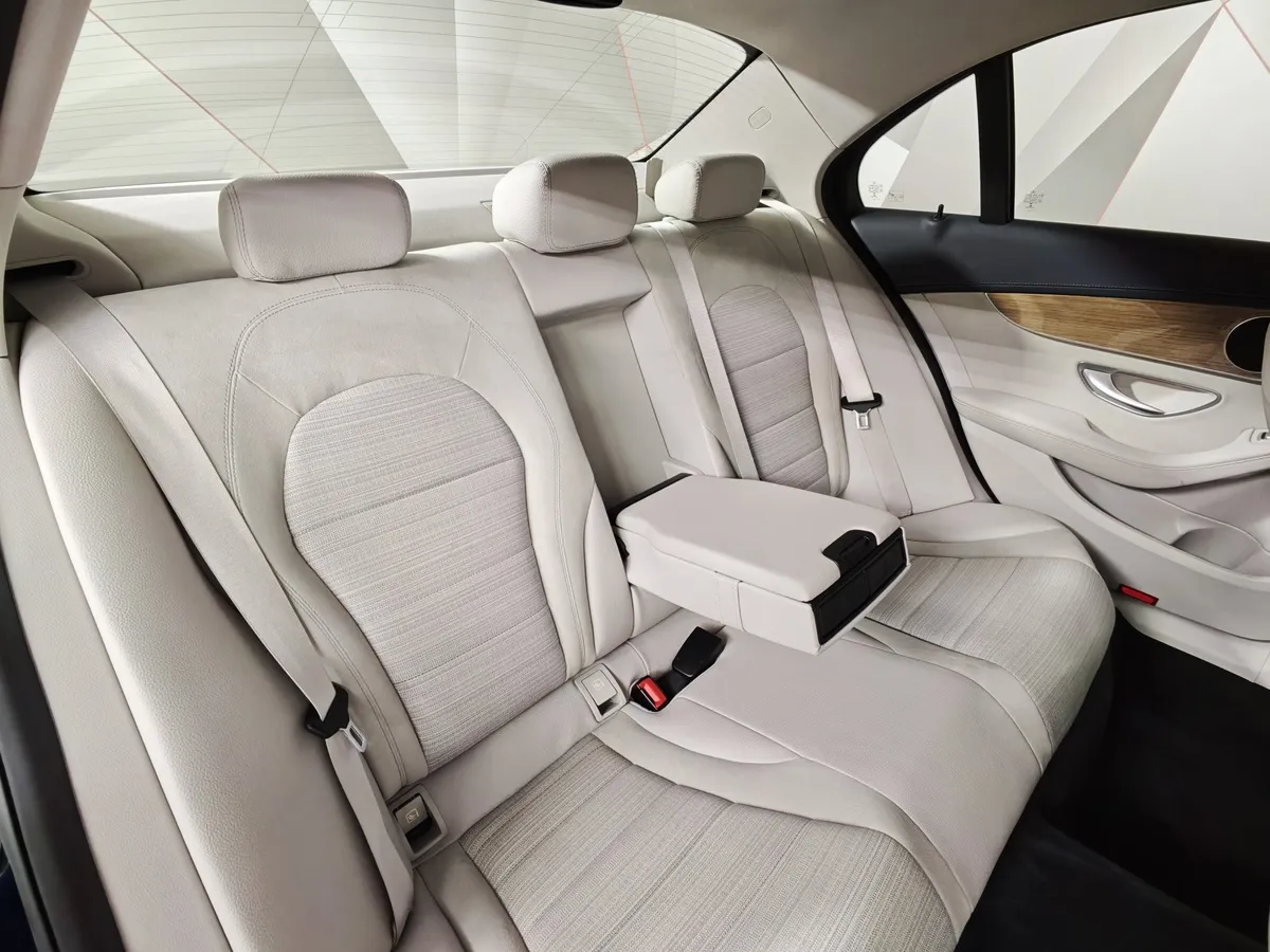 Mercedes-Benz C-Класс C 180 7G-Tronic Plus (150 л.с.) Синий в АВИЛОН. Слайд №17