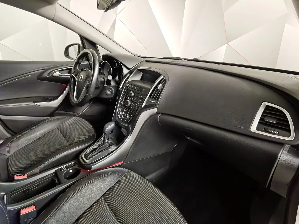 Opel Astra 1.4 Turbo AT (140 л.с.) Серебристый в АВИЛОН. Слайд №11
