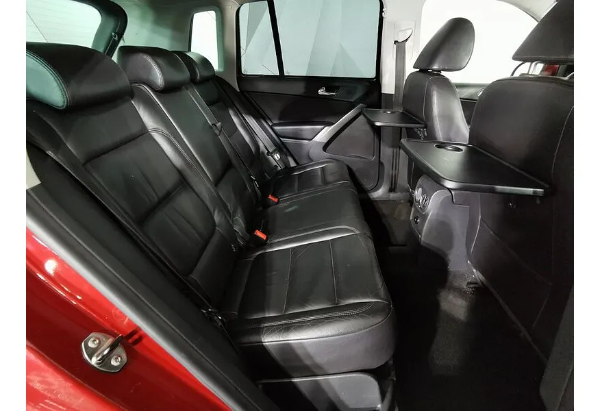Volkswagen Tiguan 2.0 TSI 4Motion AT (180 л.с.) Sport & Style Красный в АВИЛОН. Слайд №15