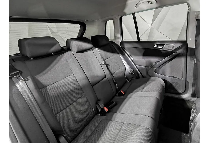 Volkswagen Tiguan 1.4 TSI BlueMotion MT (122 л.с.) Allstar Серебристый в АВИЛОН. Слайд №16