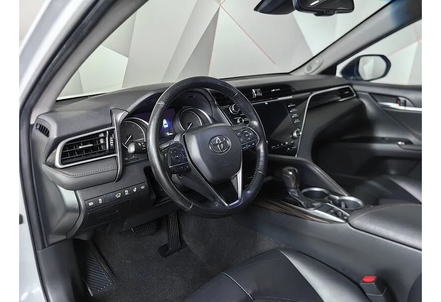 Toyota Camry 2.5 AT (181 л.с.) Белый в АВИЛОН. Слайд №10